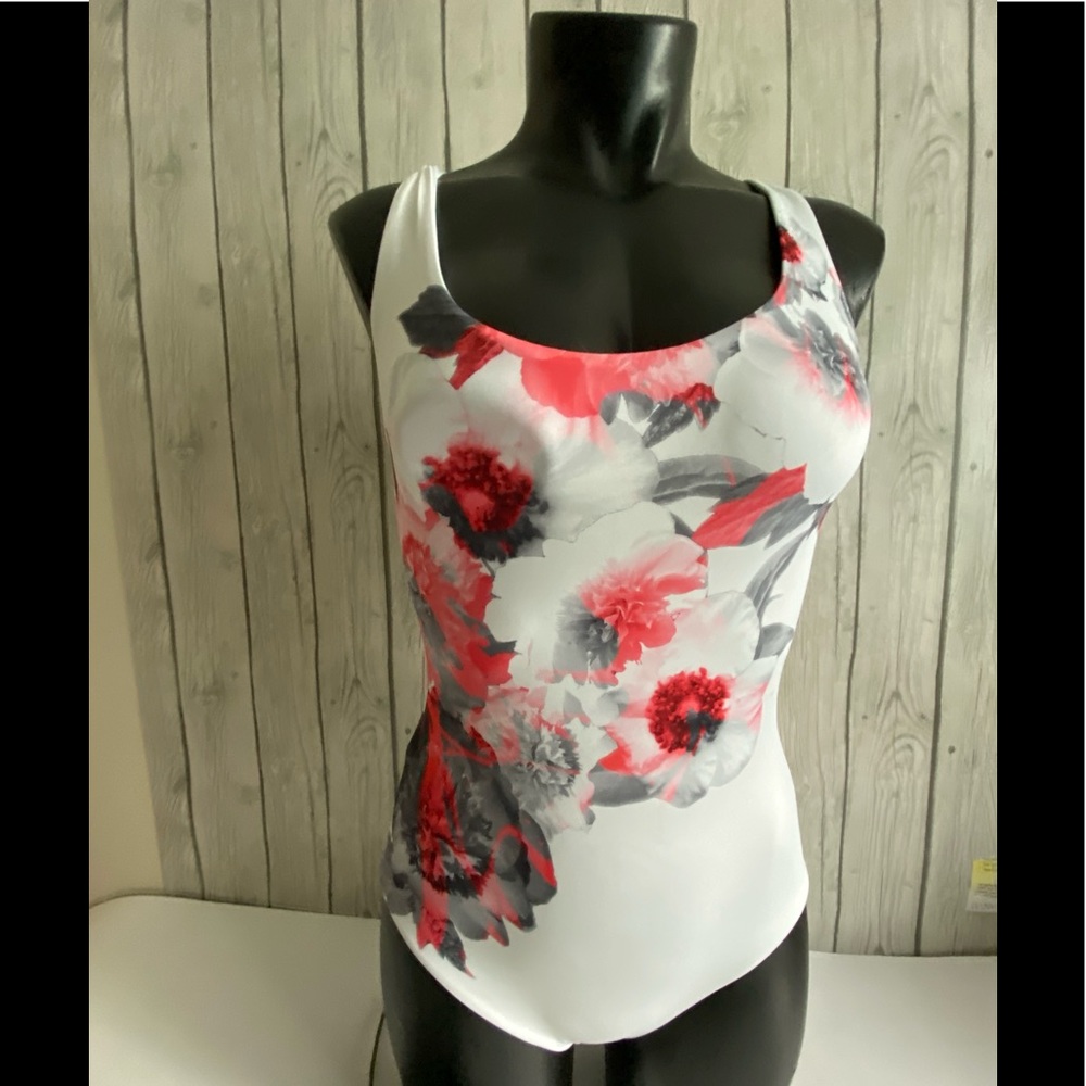 Onia Women’s beachwear